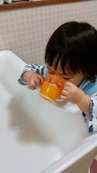 うがいって子供はいつからできるようになる ブクブクうがいの教え方とガラガラうがいも 双子ままの日々のコト うがいって子供はいつからできるようになる ブクブクうがいの教え方とガラガラうがいも 双子ままの日々のコト